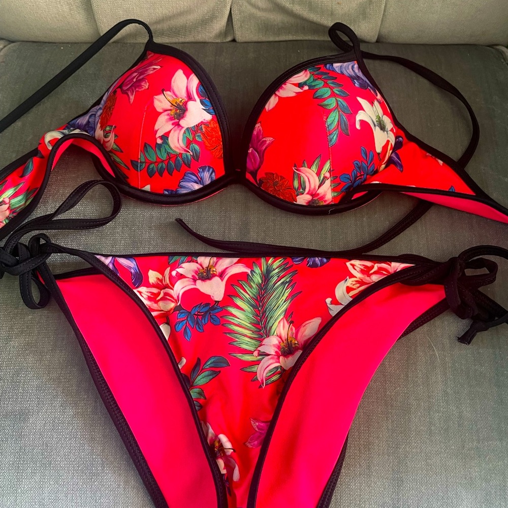 Push up bikini.